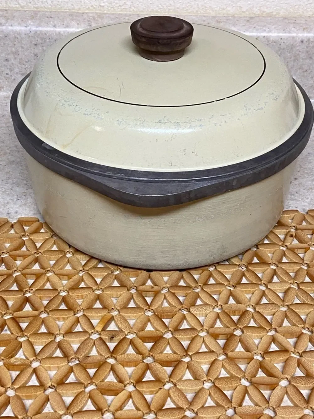 VTG,Range Craft 410.5000 4.5 QT Cream Enamel Casserole Floral Wheat Design -